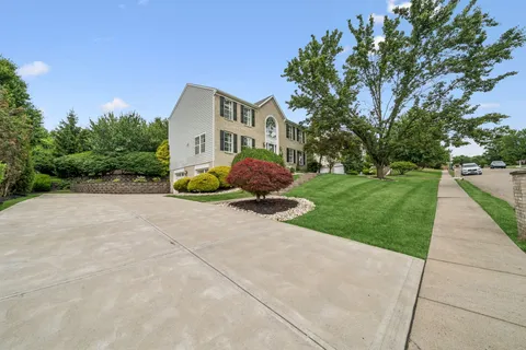 $725,000 | 220 Foxburg Drive, Pittsburgh, PA 15205