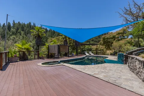 a view of a backyard with trampoline