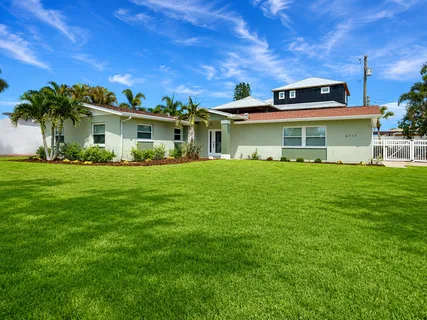 $850,000 | 6717 Cardinal Drive South, St. Petersburg, FL 33707