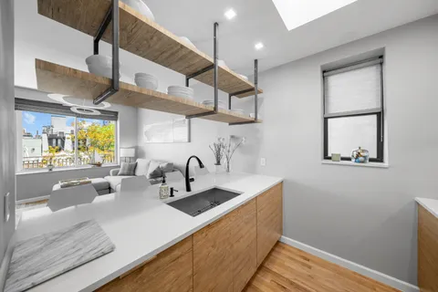 $1,195,000 | 5 West 127th Street, Unit PHB | Central Harlem