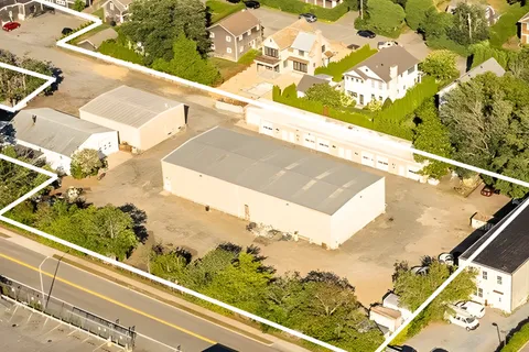 $24,750,000 | 3 Railroad Avenue, East Hampton, NY 11937