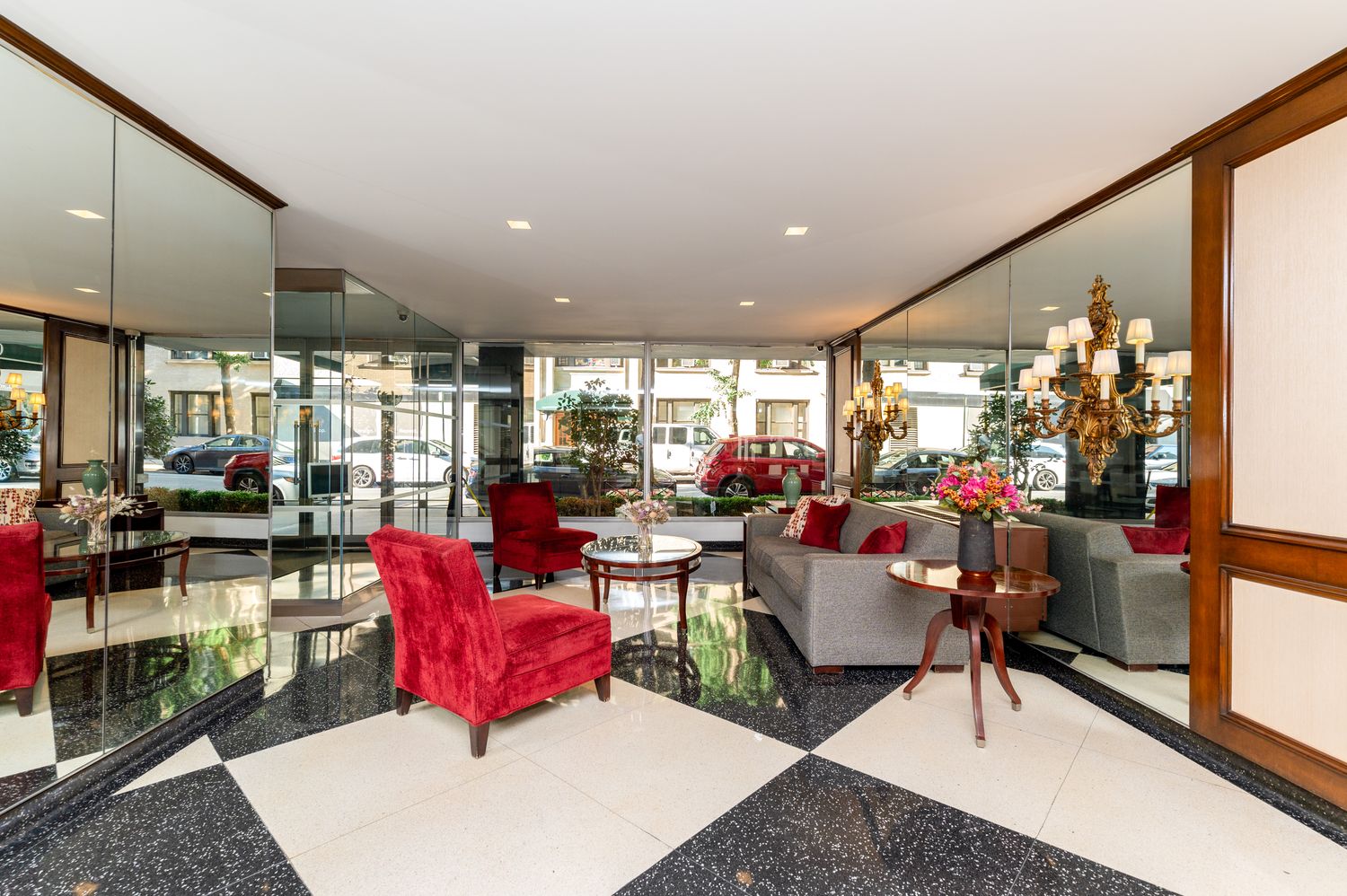 $2,435,000 | 40 East 84th Street, Unit 15A | Upper East Side