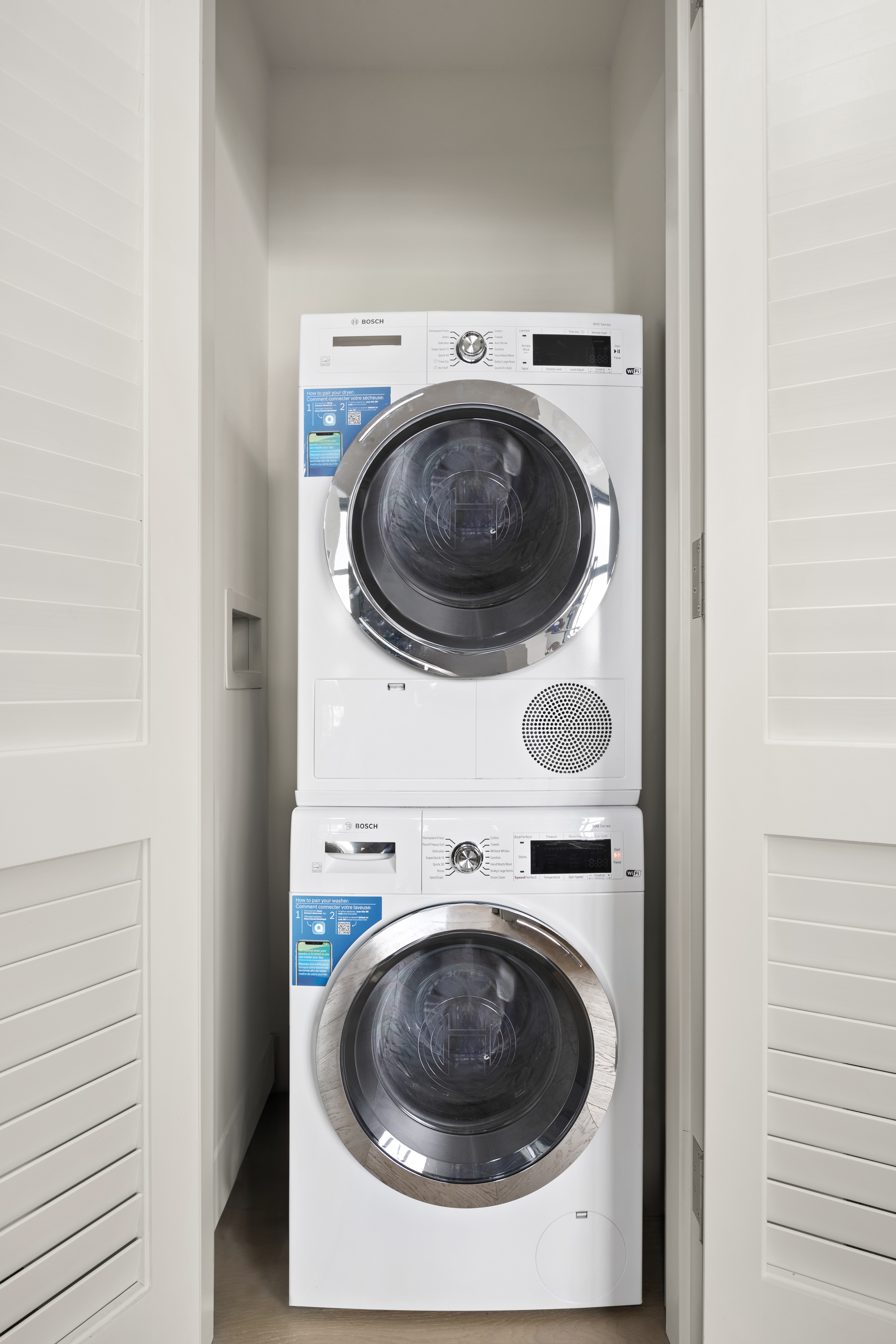 115 York Street, Unit 11C Brooklyn, NY 11201 - Photo 9 of 25 a utility room with dryer and washer