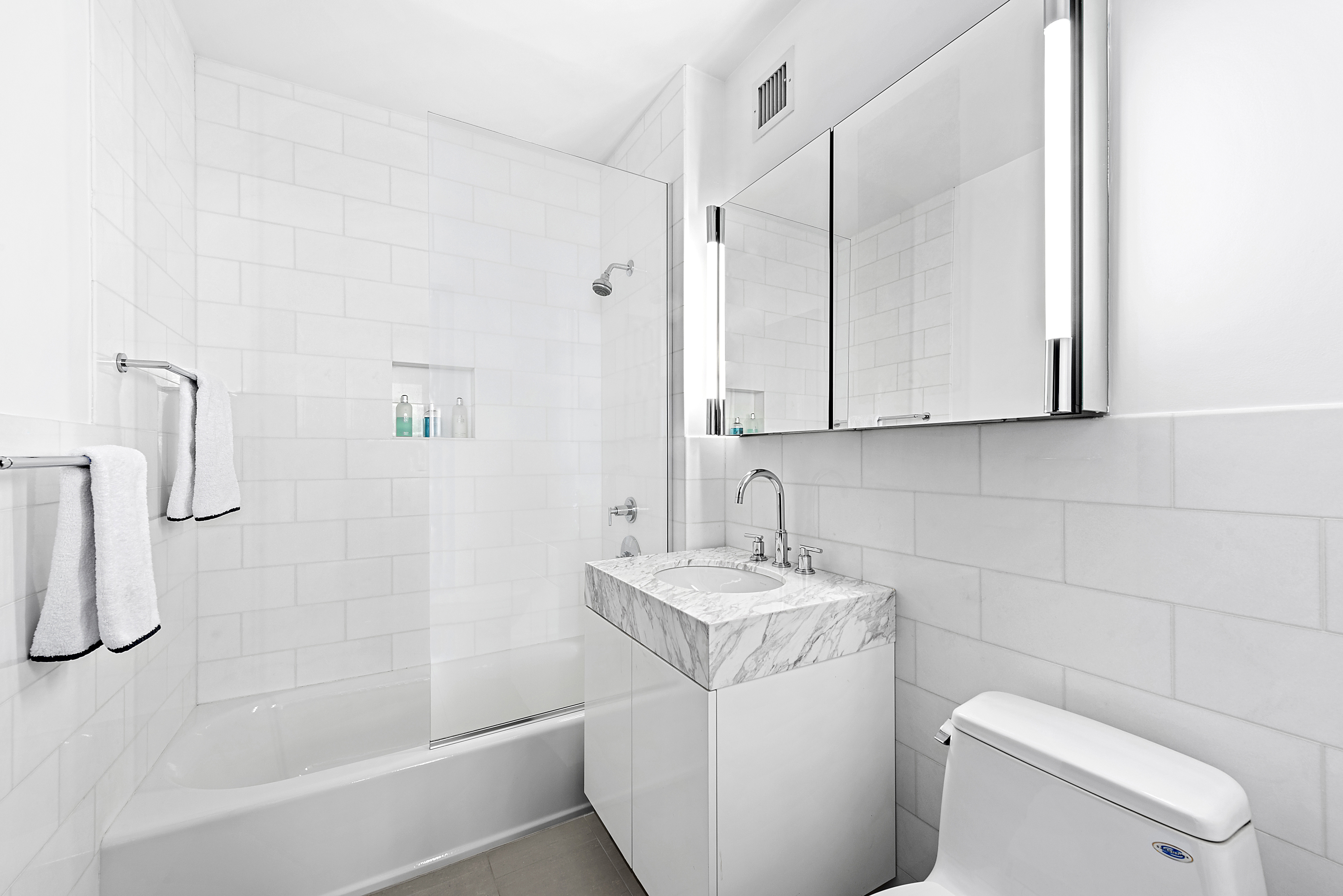 300 East 64th Street, Unit 19A Manhattan, NY 10065 - Photo 6 of 11