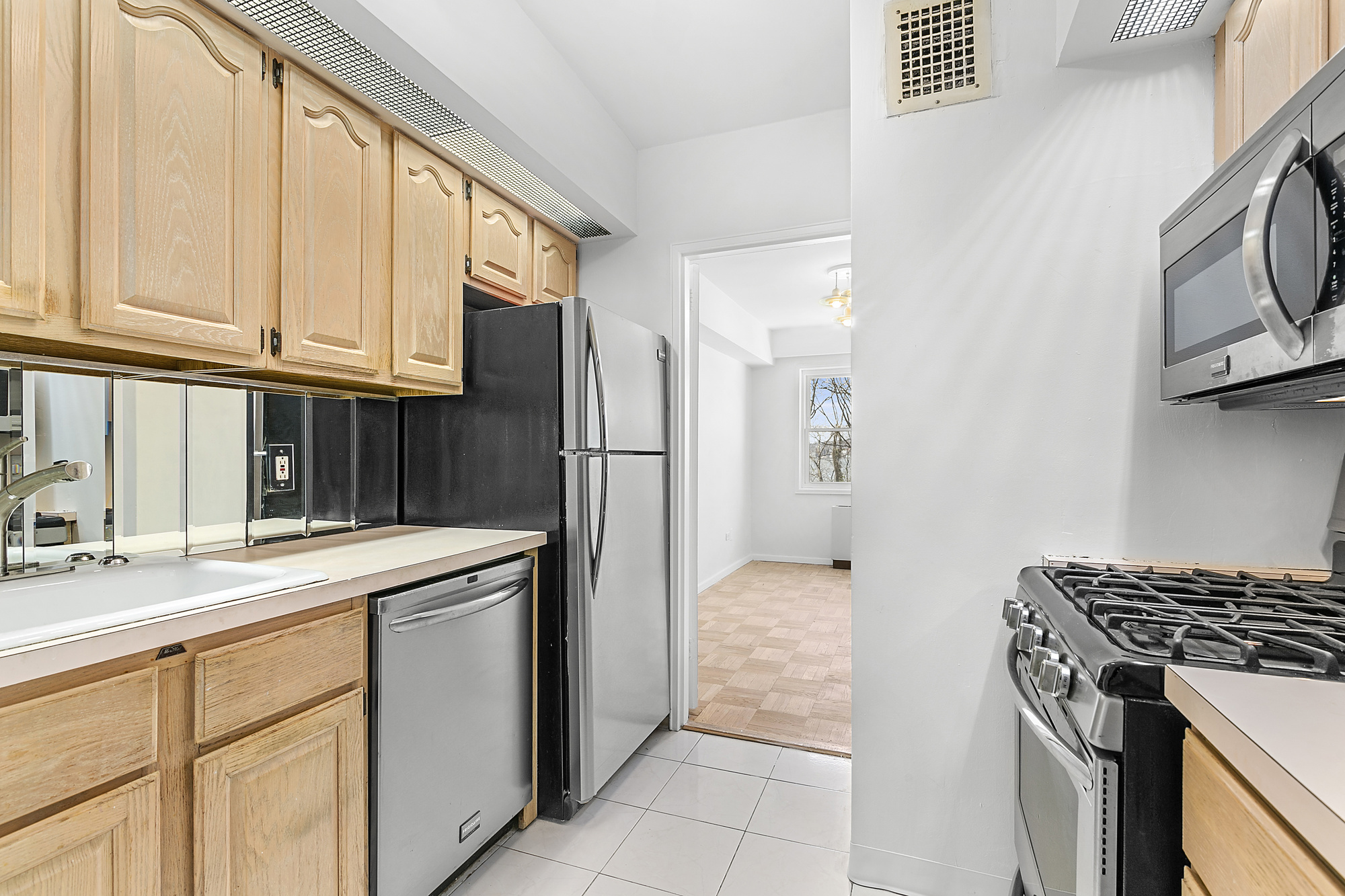 8901 Shore Road, Unit 2E Brooklyn, NY 11209 - Photo 6 of 11