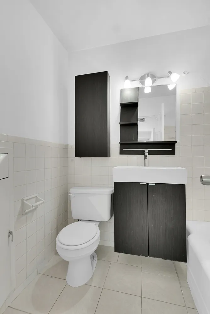 $425,000 | 363 East 76th Street, Unit 2D | Lenox Hill