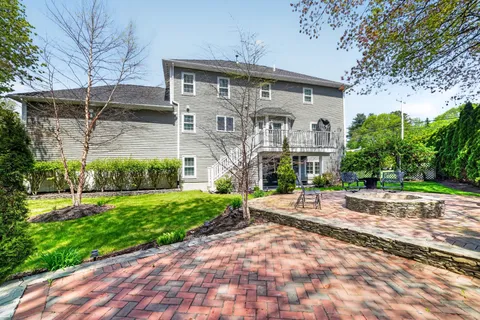 $1,265,000 | 2 Heritage Lane, Saugus, MA 01906