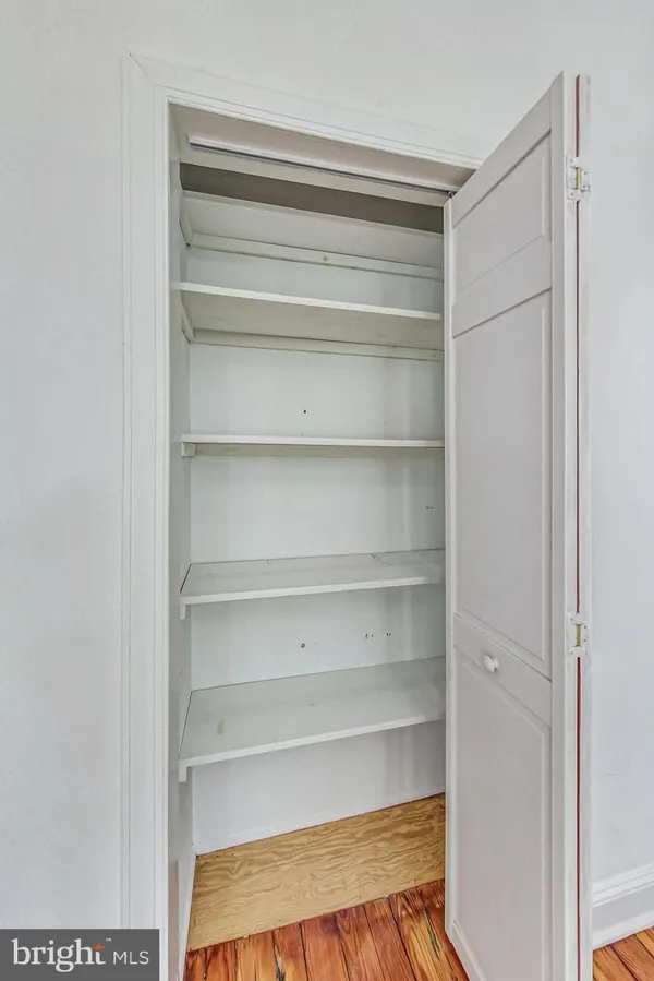 $1,200,000 | 524 10th Street Southeast, Washington, DC 20003