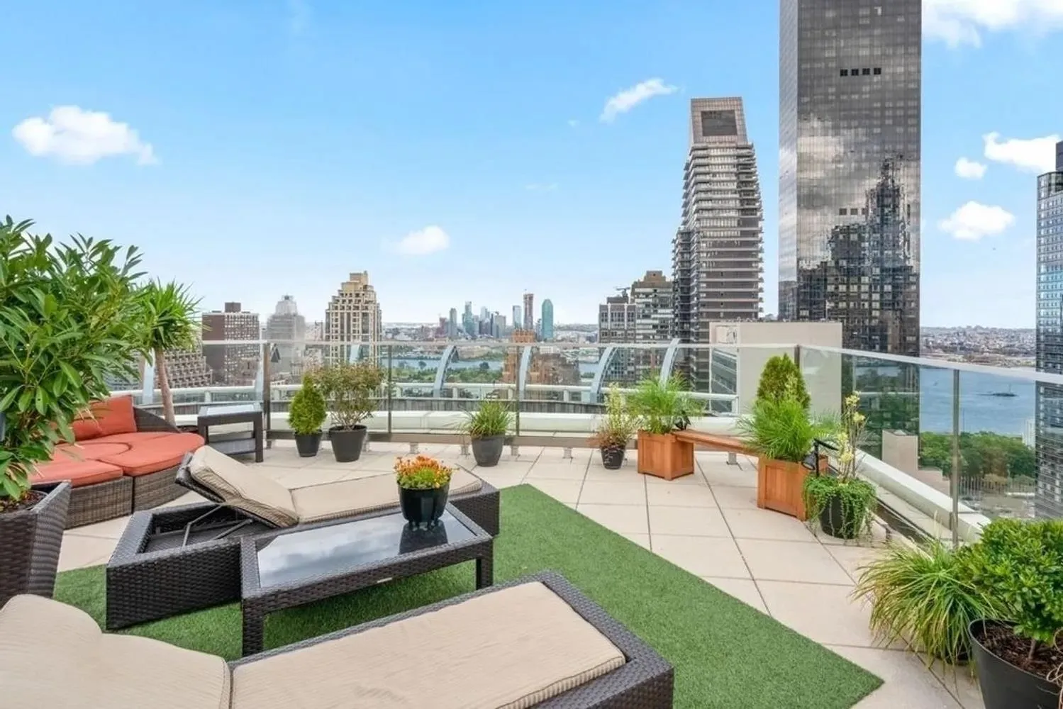 $2,995,000 | 250 East 49th Street, Unit 14CD | Midtown East