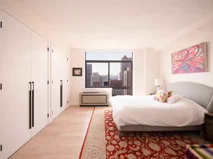 $1,690,000 | 303 East 43rd Street, Unit 27A | Midtown East
