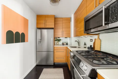 $975,000 | 10 West 15th Street, Unit 1721 | Flatiron