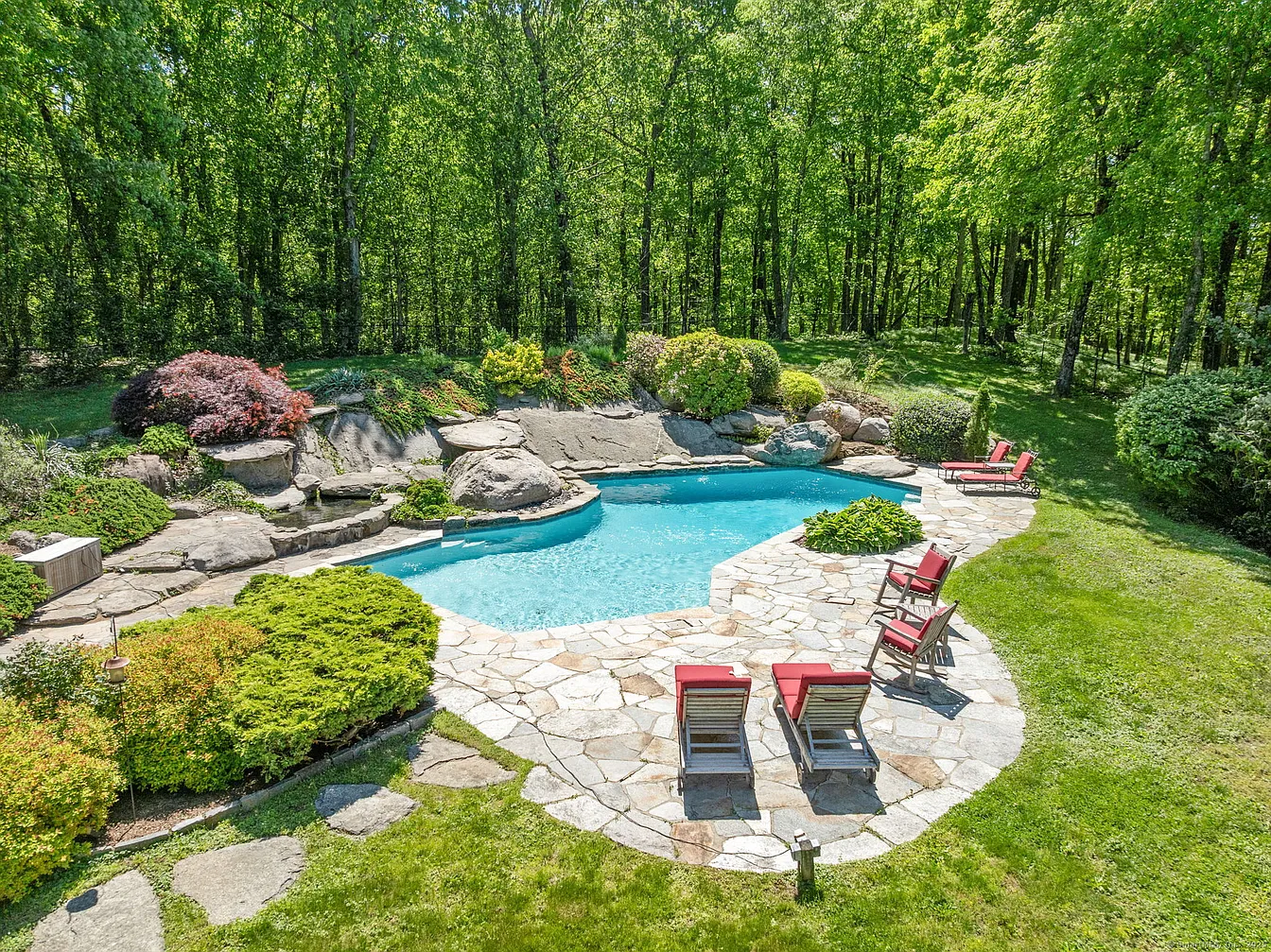 78 Pin Oak Lane Wilton, CT 06897 - Photo 2 of 37