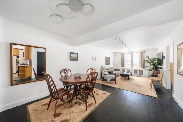 $995,000 | 408 West 34th Street, Unit 5B | Hudson Yards