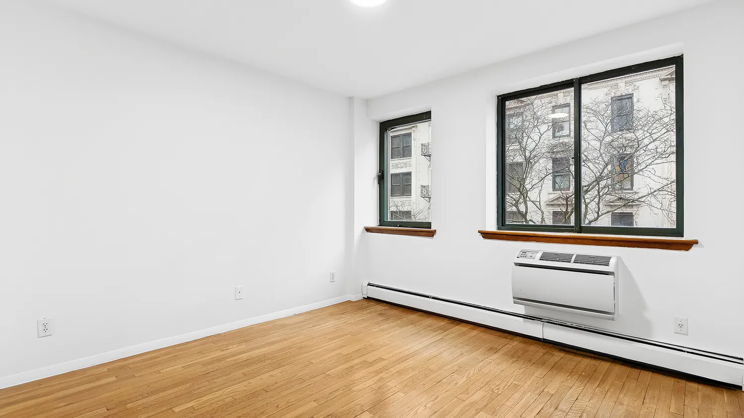 $4,200 | 325 West 51st Street, Unit 3A | Hell's Kitchen