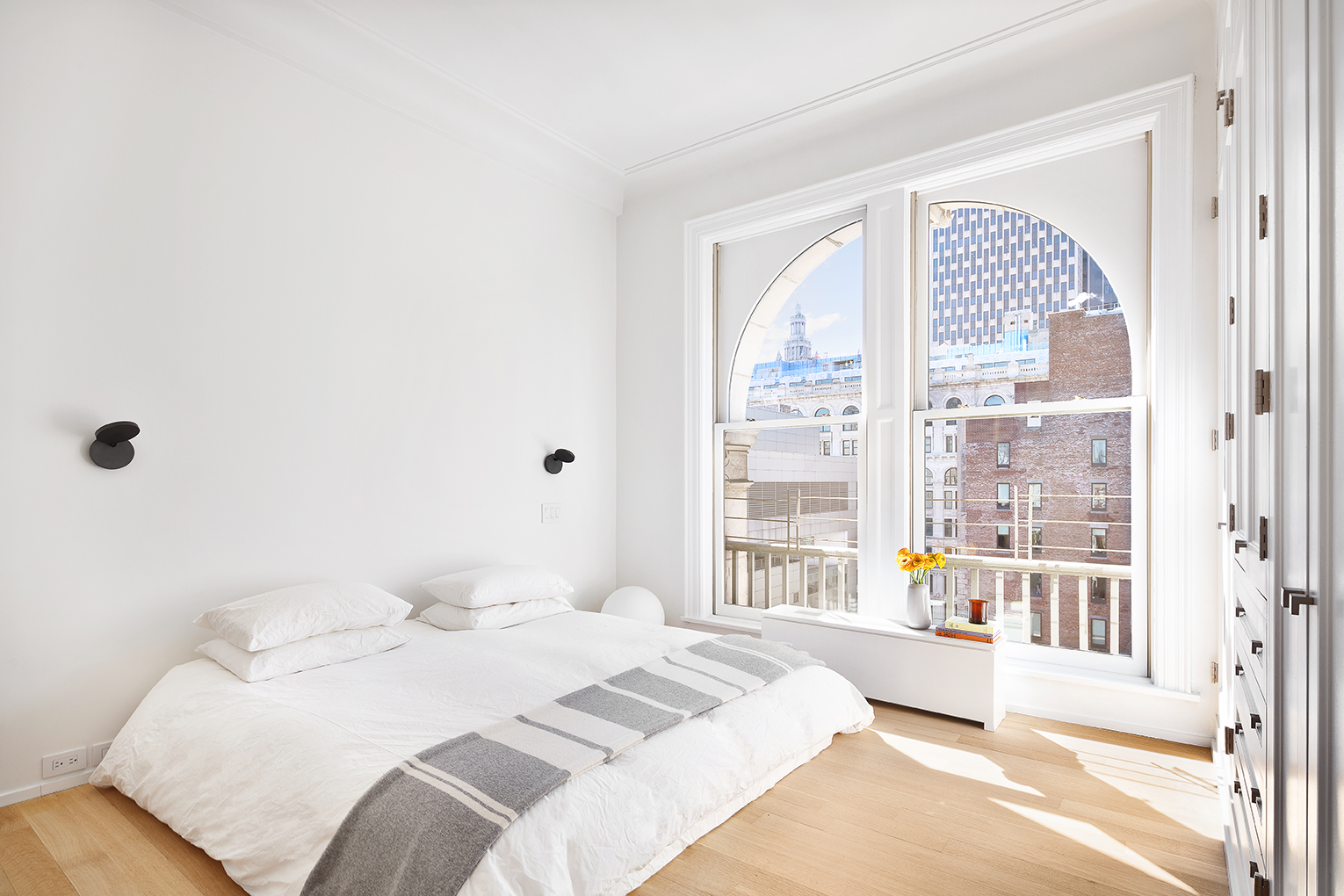 366 Broadway, Unit PHC Manhattan, NY 10013 - Photo 8 of 15 a spacious bedroom with a bed and a large window