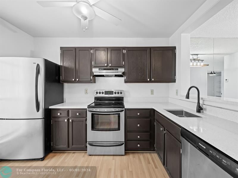 5095 Heatherhill Lane, Unit 8 Boca Raton, FL 33486 - Photo 3 of 29