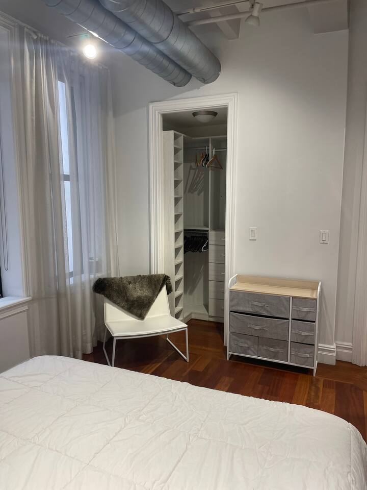 43-45 East 30th Street, Unit 8D Manhattan, NY 10016 - Photo 8 of 11 a bedroom with a bed and a chair