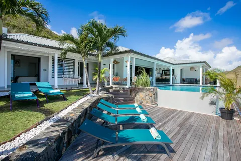 a view of house with swimming pool outdoor seating