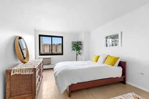 $635,000 | 90 Gold Street, Unit 14J | Financial District