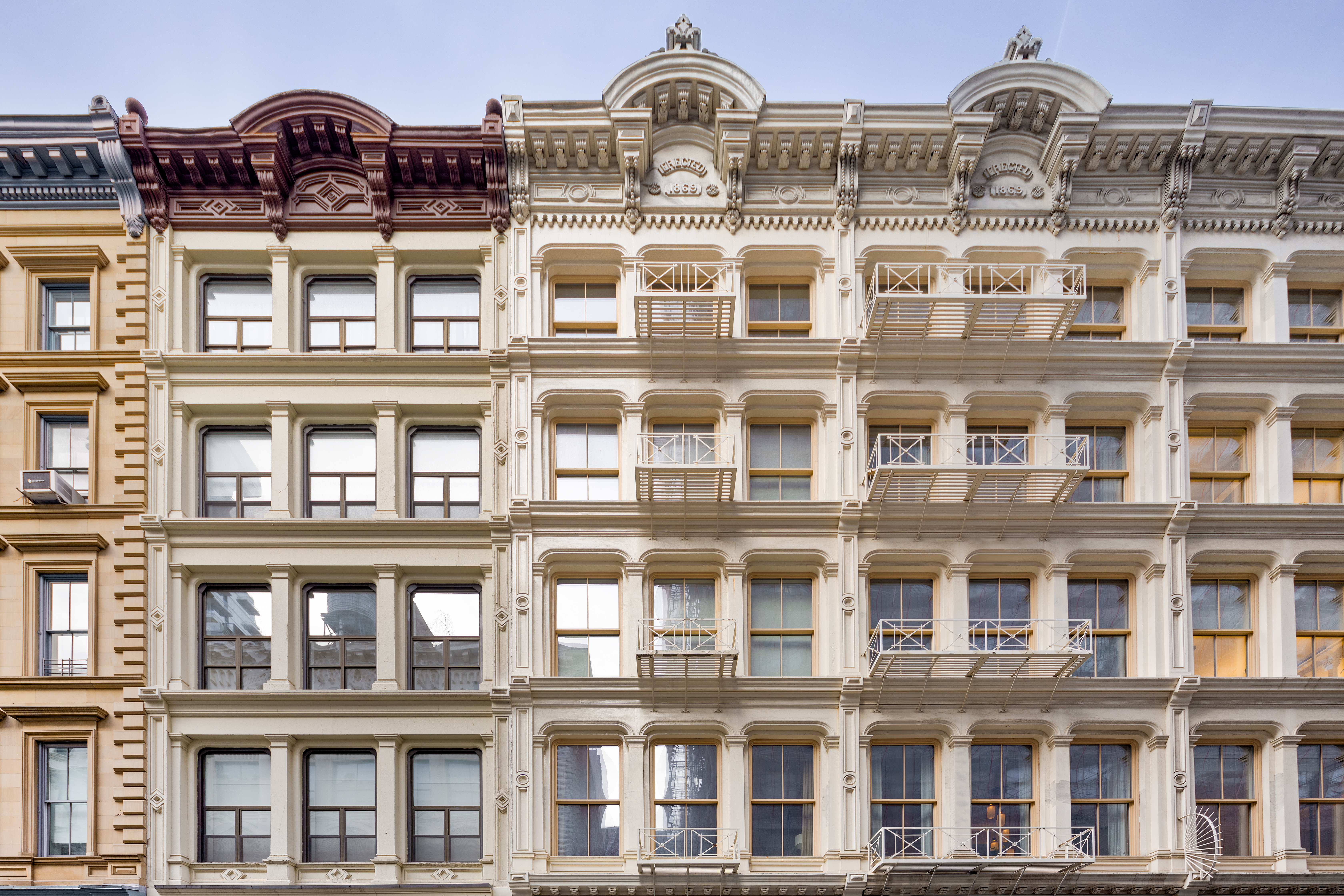 60 White Street, Unit 4E Manhattan, NY 10013 - Photo 18 of 19 a front view of a multi story building