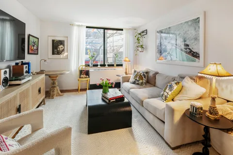 $1,625,000 | 275 Greenwich Street, Unit 2A | TriBeCa
