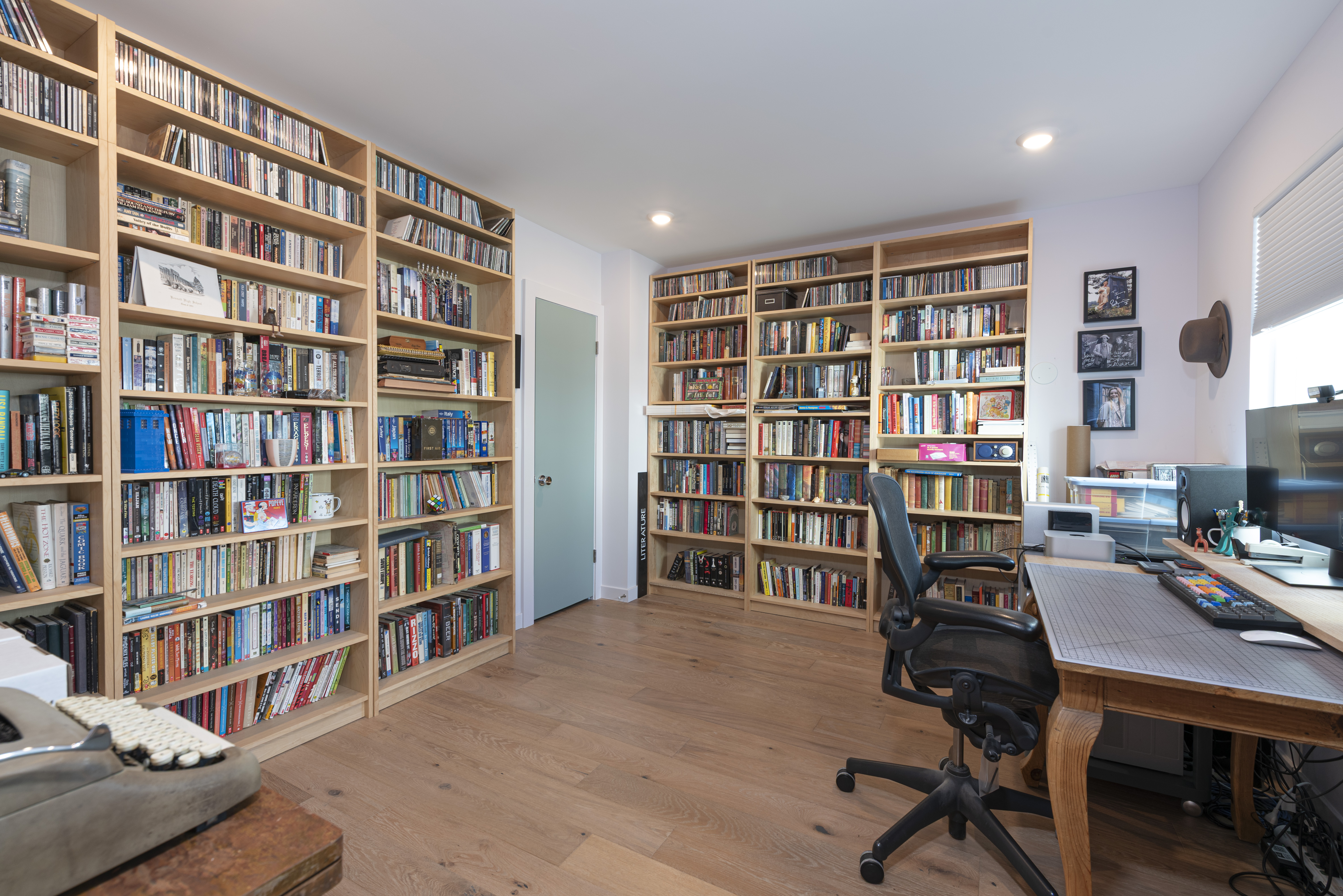 1005 Alexandria Avenue Los Angeles, CA 90029 - Photo 14 of 21 a view of a workspace with bookshelf
