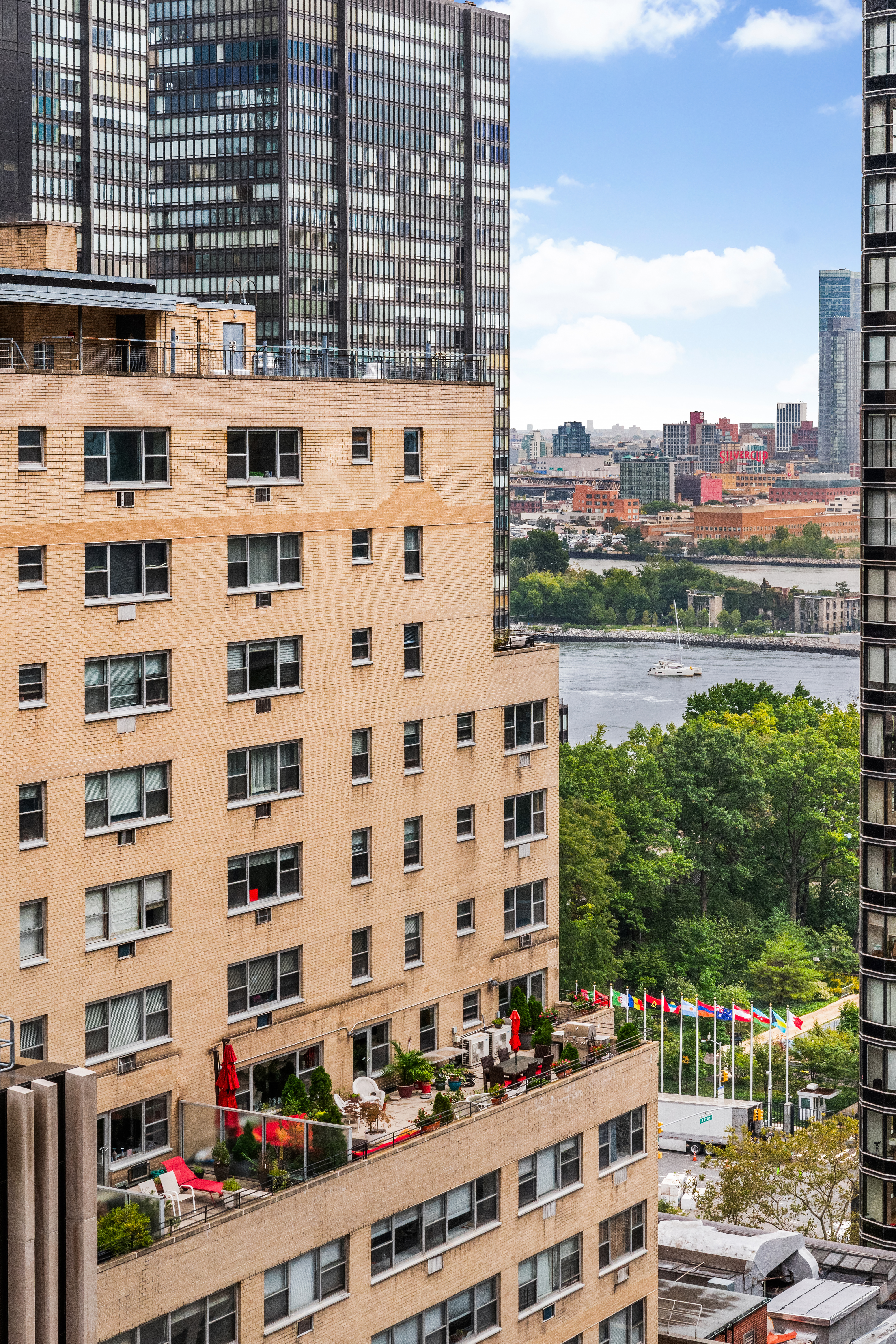 310 East 46th Street, Unit 15G Manhattan, NY 10017 - Photo 7 of 12