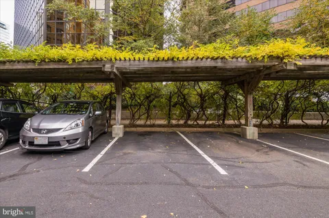 $450,000 | 1600 North Oak Street, Unit 603, Arlington, VA 22209