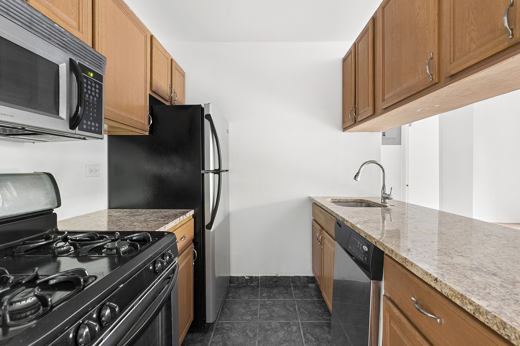 377 Rector Place, Unit 1D Manhattan, NY 10280 - Photo 4 of 8