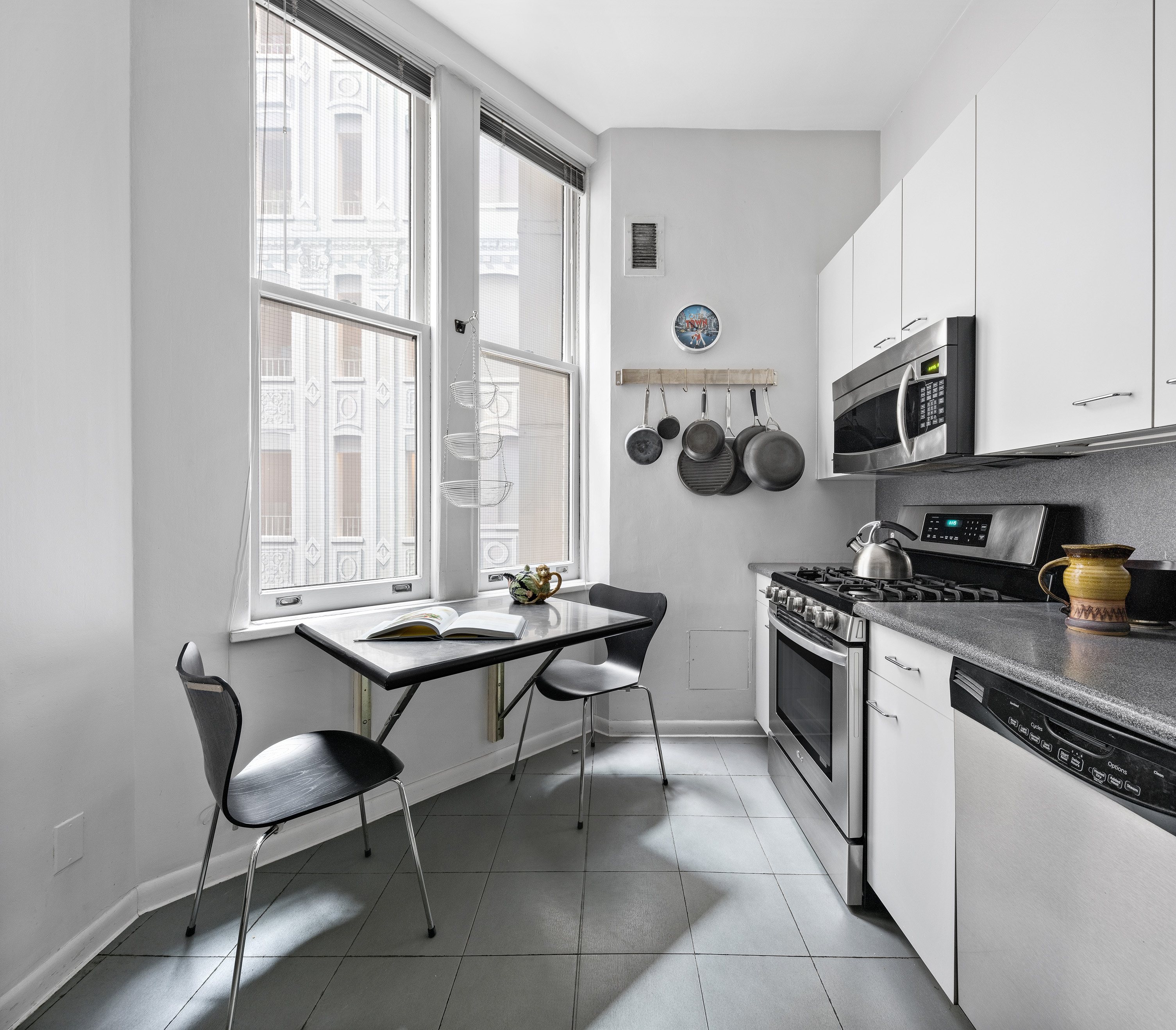 180 West 58th Street, Unit 8A Manhattan, NY 10019 - Photo 10 of 13