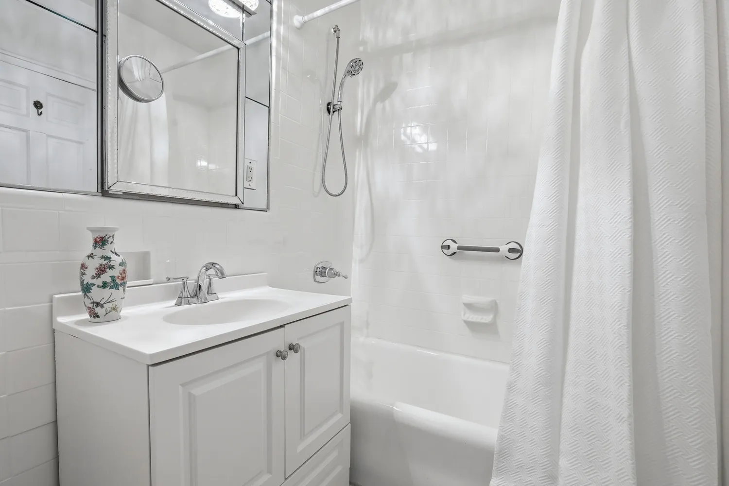 $875,000 | 10 Brooklands, Unit 1H, Bronxville, NY 10708