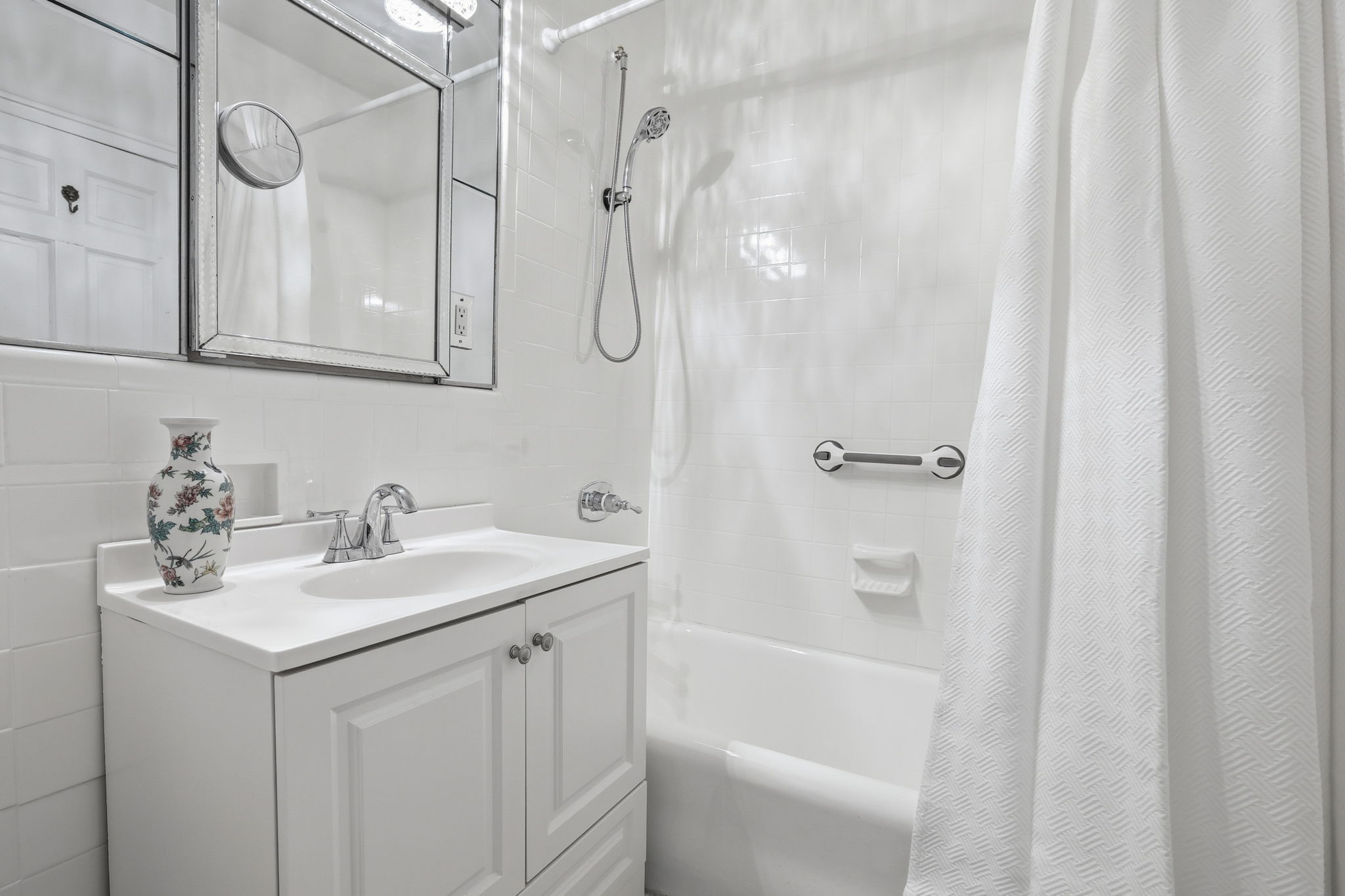 10 Brooklands, Unit 1H Bronxville, NY 10708 - Photo 23 of 35