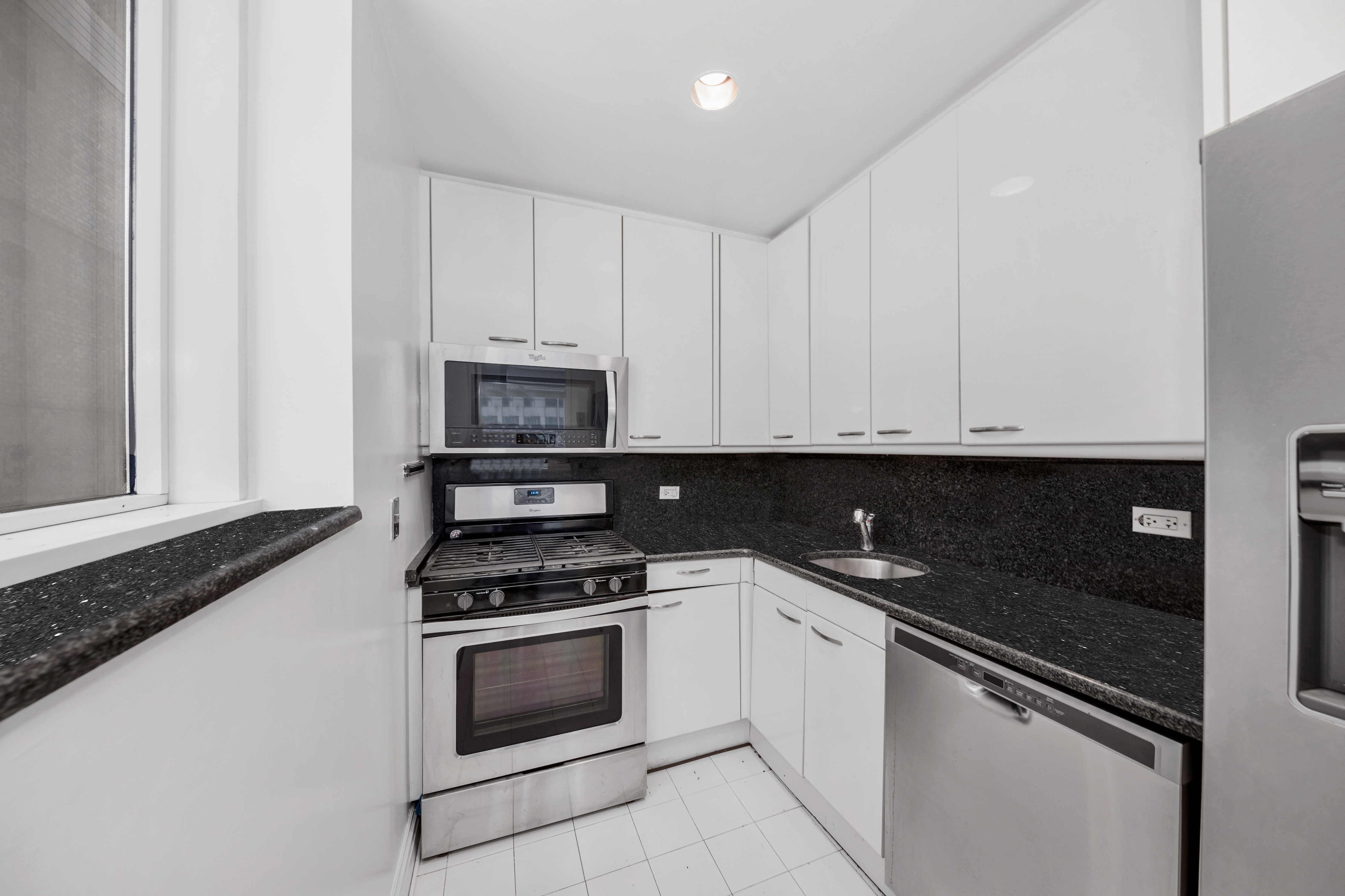 146 West 57th Street, Unit 38F Manhattan, NY 10019 - Photo 3 of 6