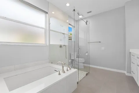 $995,000 | 1717 Winding Oaks Way, Naples, FL 34109