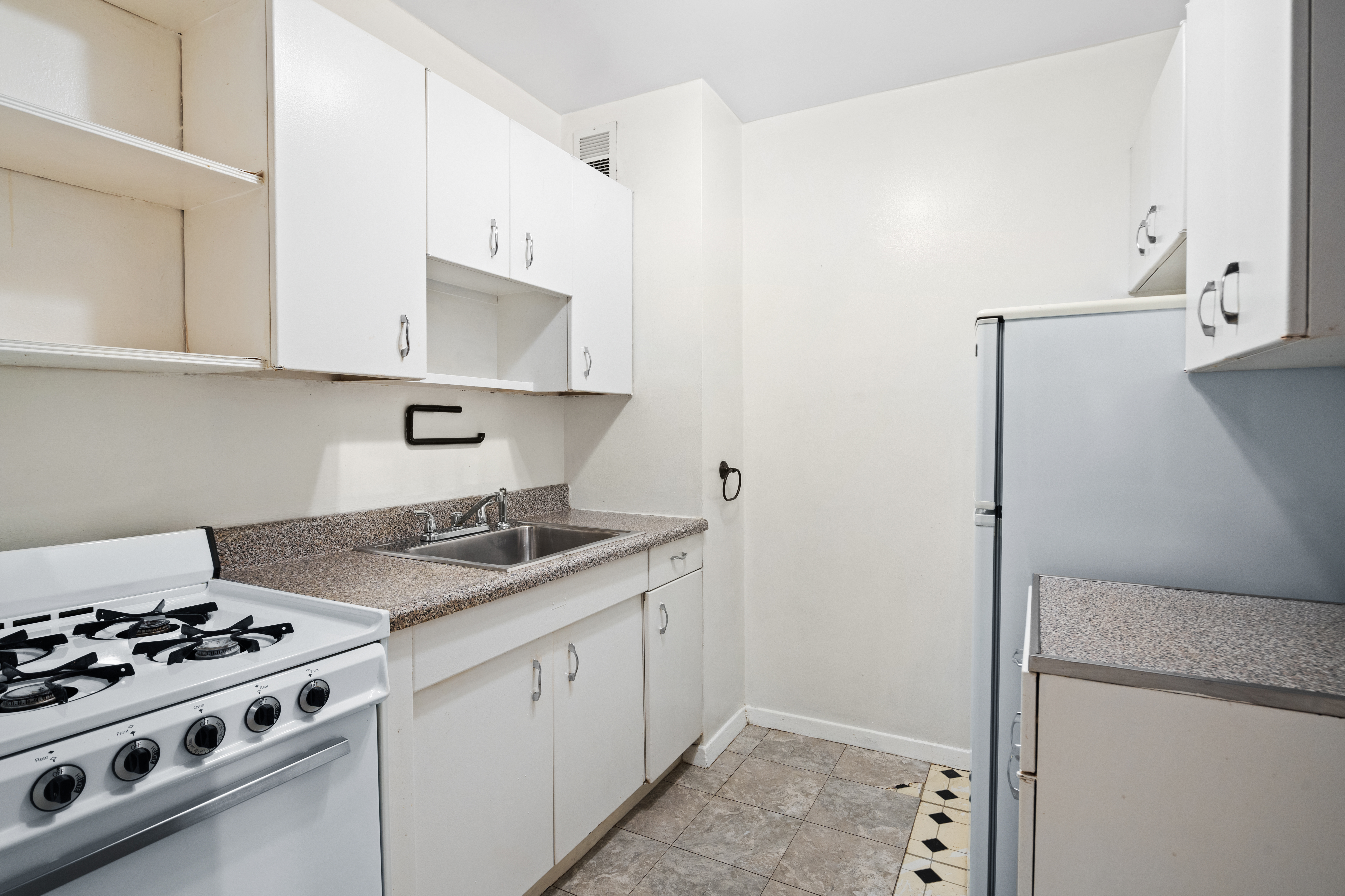 139 East 33rd Street, Unit 4H Manhattan, NY 10016 - Photo 10 of 19