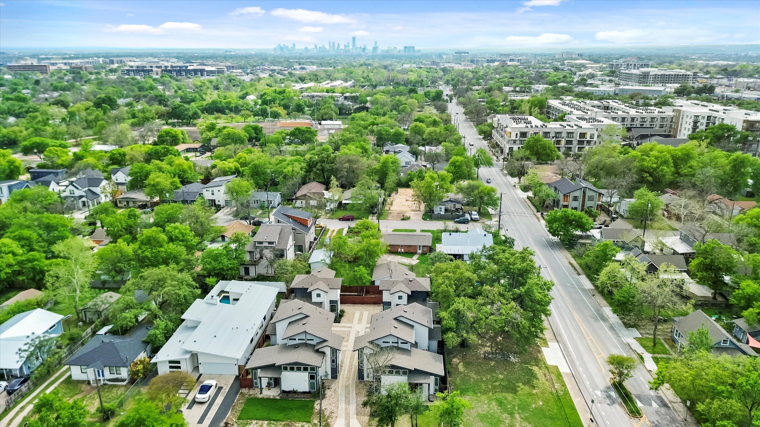 513 West Croslin Street, Unit A Austin, TX 78752 - Photo 34 of 39 an aerial view of multiple houses with yard