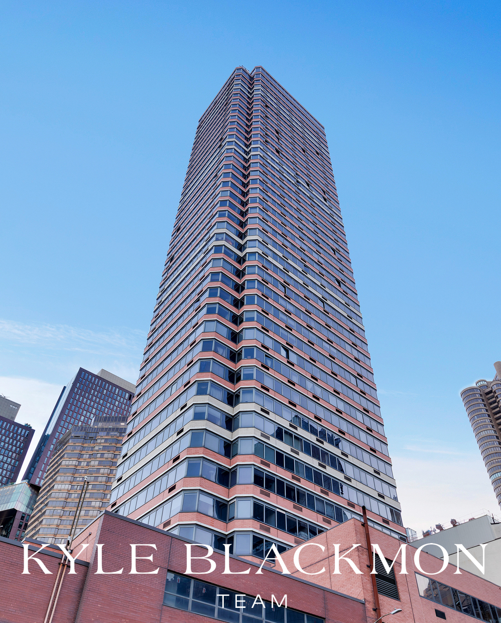 415 East 37th Street, Unit 9JK Manhattan, NY 10016 - Photo 15 of 28 a front view of a building
