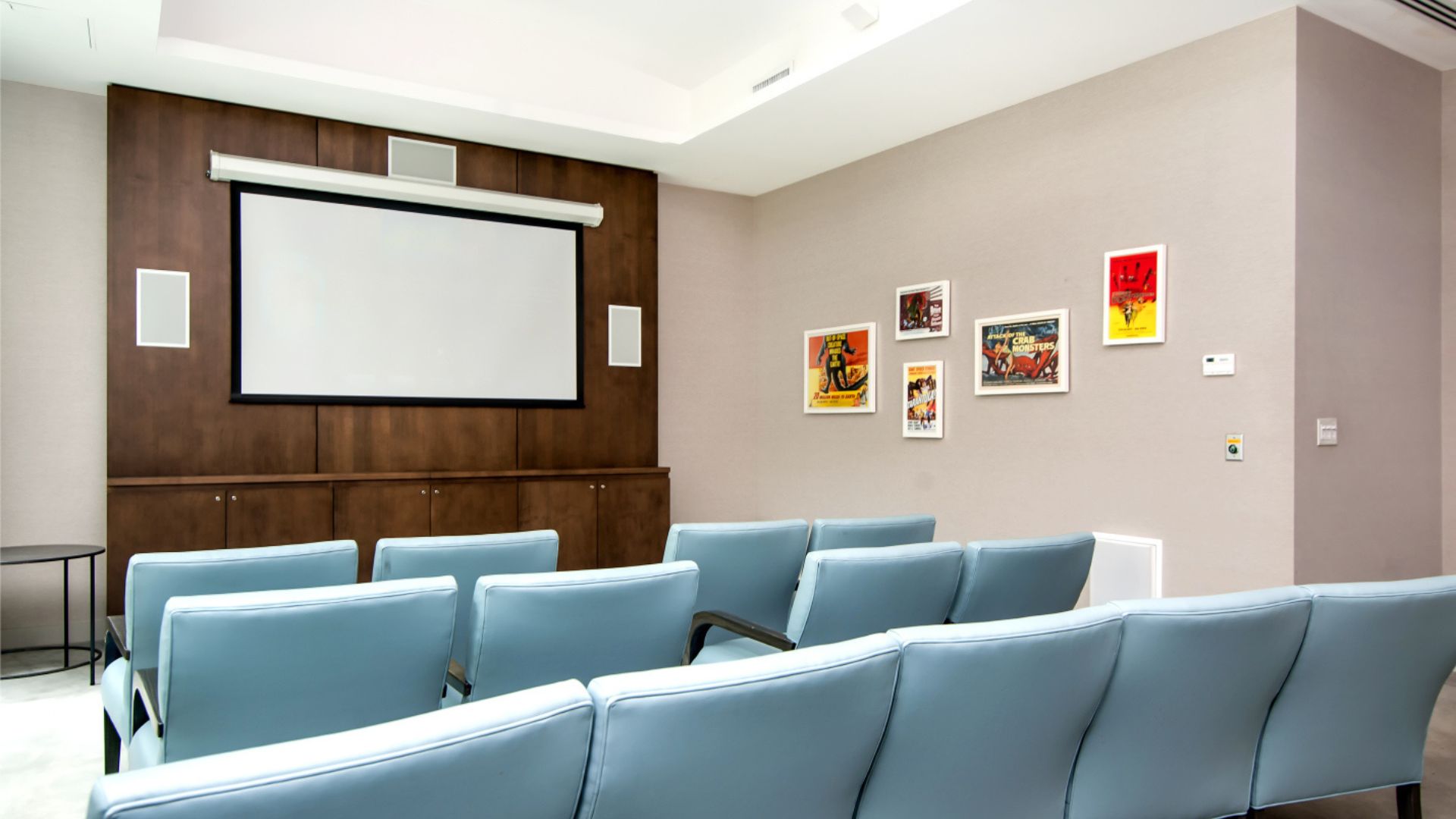 34 North 7th Street, Unit 6Y Brooklyn, NY 11249 - Photo 14 of 20 a living room with furniture
