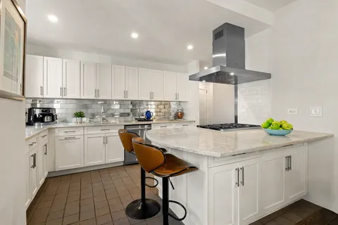 $1,550,000 | 300 West 108th Street, Unit 2C | Upper West Side