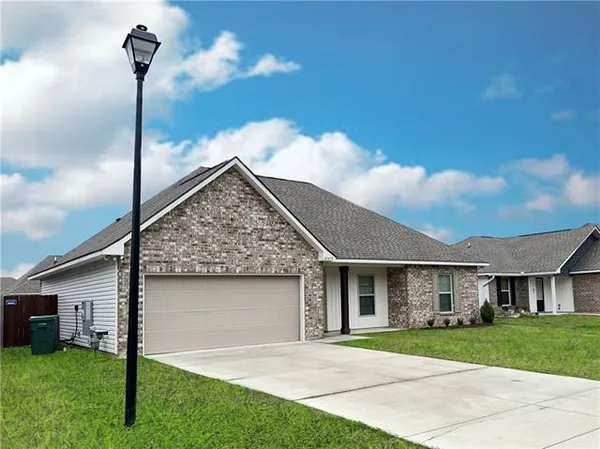 $243,000 | 41495 Dothan Place, Ponchatoula, LA 70454