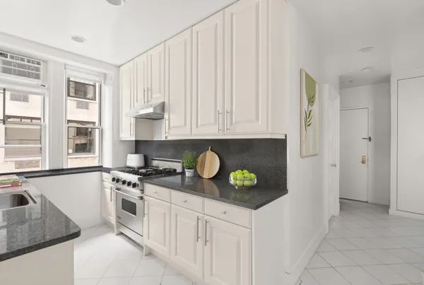 $5,350,000 | 875 Park Avenue, Unit 9A | Upper East Side