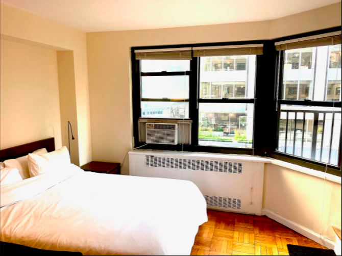 135 East 54th Street, Unit 12A Manhattan, NY 10022 - Photo 2 of 10