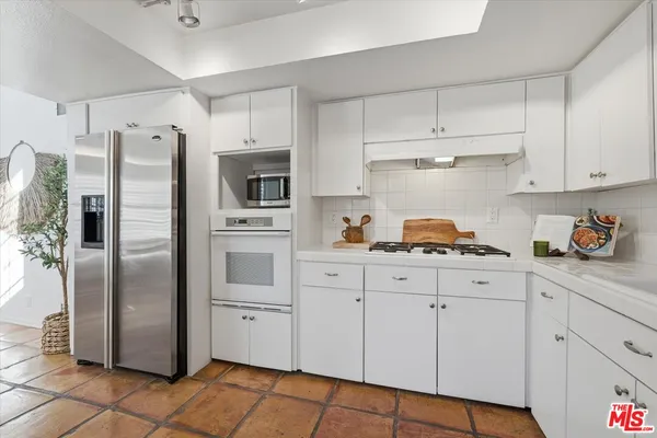 $1,180,000 | 12321 Ocean Park Boulevard, Unit 18, Los Angeles, CA 90064