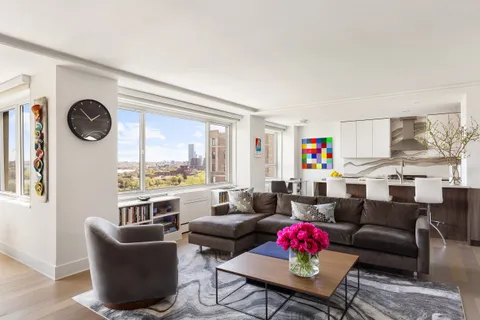 $2,995,000 | 535 East 86th Street, Unit 16F | Upper East Side