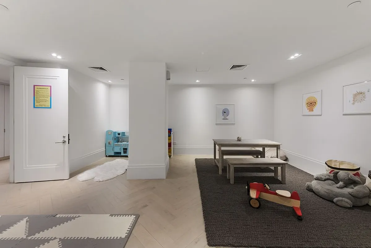 101 Wall Street, Unit 17A Manhattan, NY 10005 - Photo 7 of 13 a living room with furniture