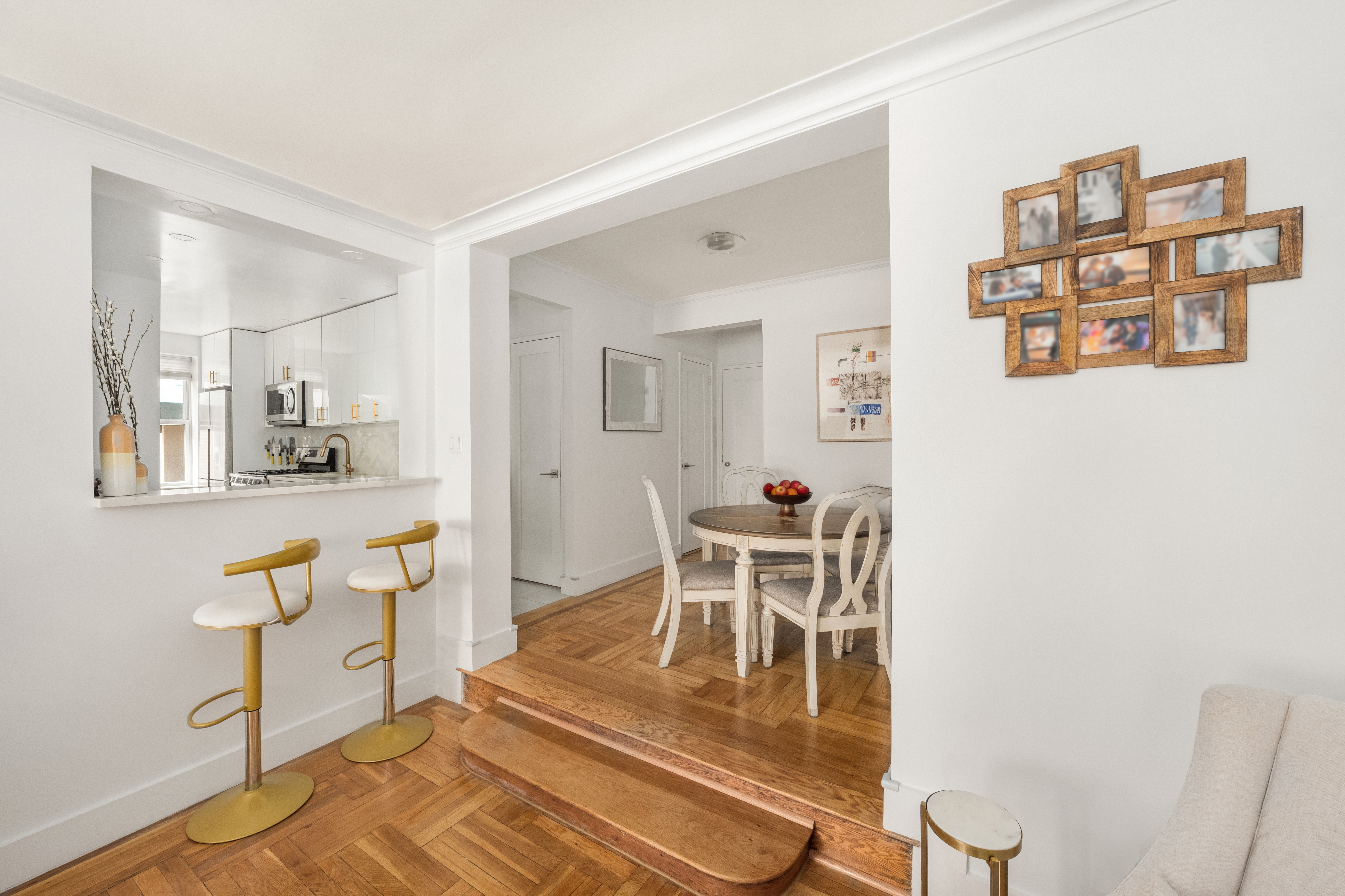 325 East 77th Street, Unit 1E Manhattan, NY 10075 - Photo 3 of 8 a dining room with wooden floor and white walls