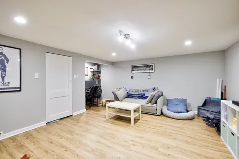 Contact Agent | Wayne Avenue, Springfield, PA 19064