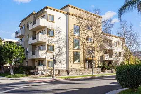 $999,999 | 4394 Farmdale Avenue, Unit 202, Studio City, CA 91604