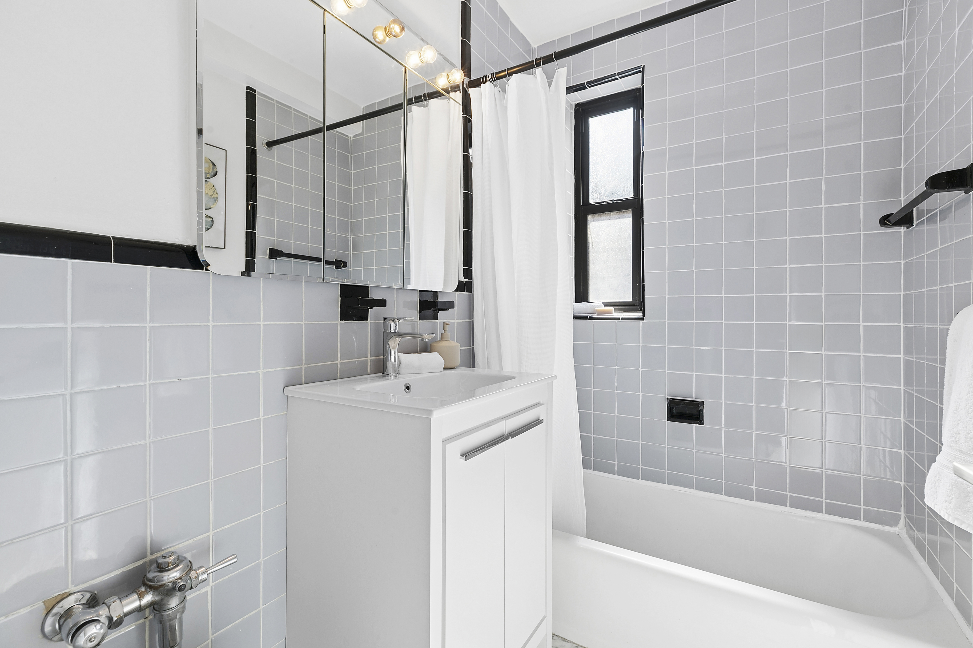330 East 70th Street, Unit 6E Manhattan, NY 10021 - Photo 5 of 9