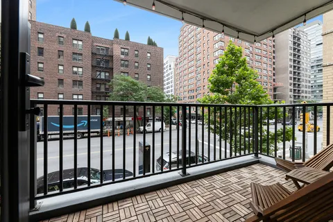 $975,000 | 145 East 15th Street, Unit 2T | Gramercy